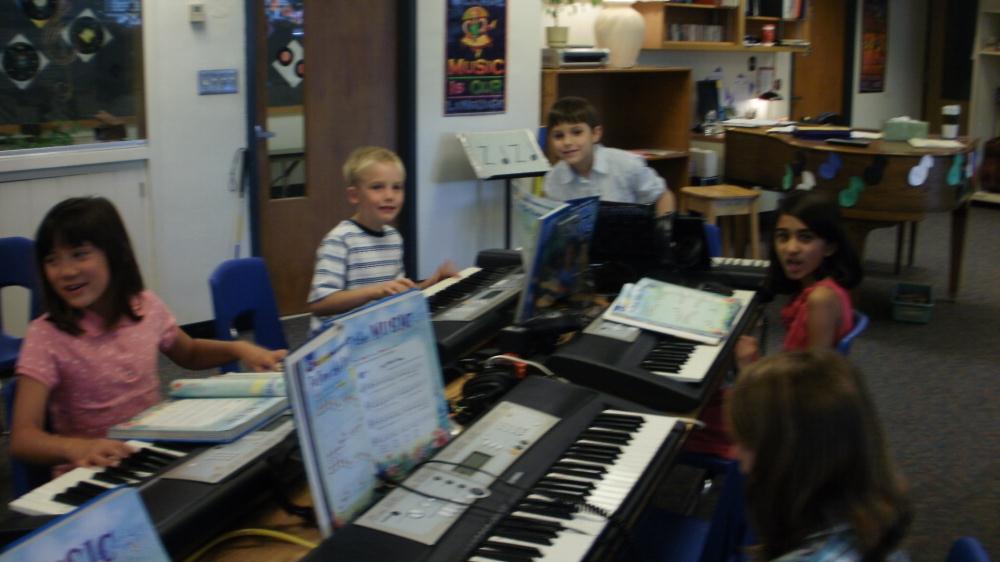 children playing keyboards