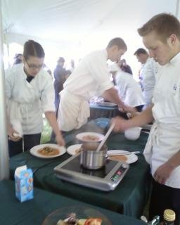 culinary students plating food